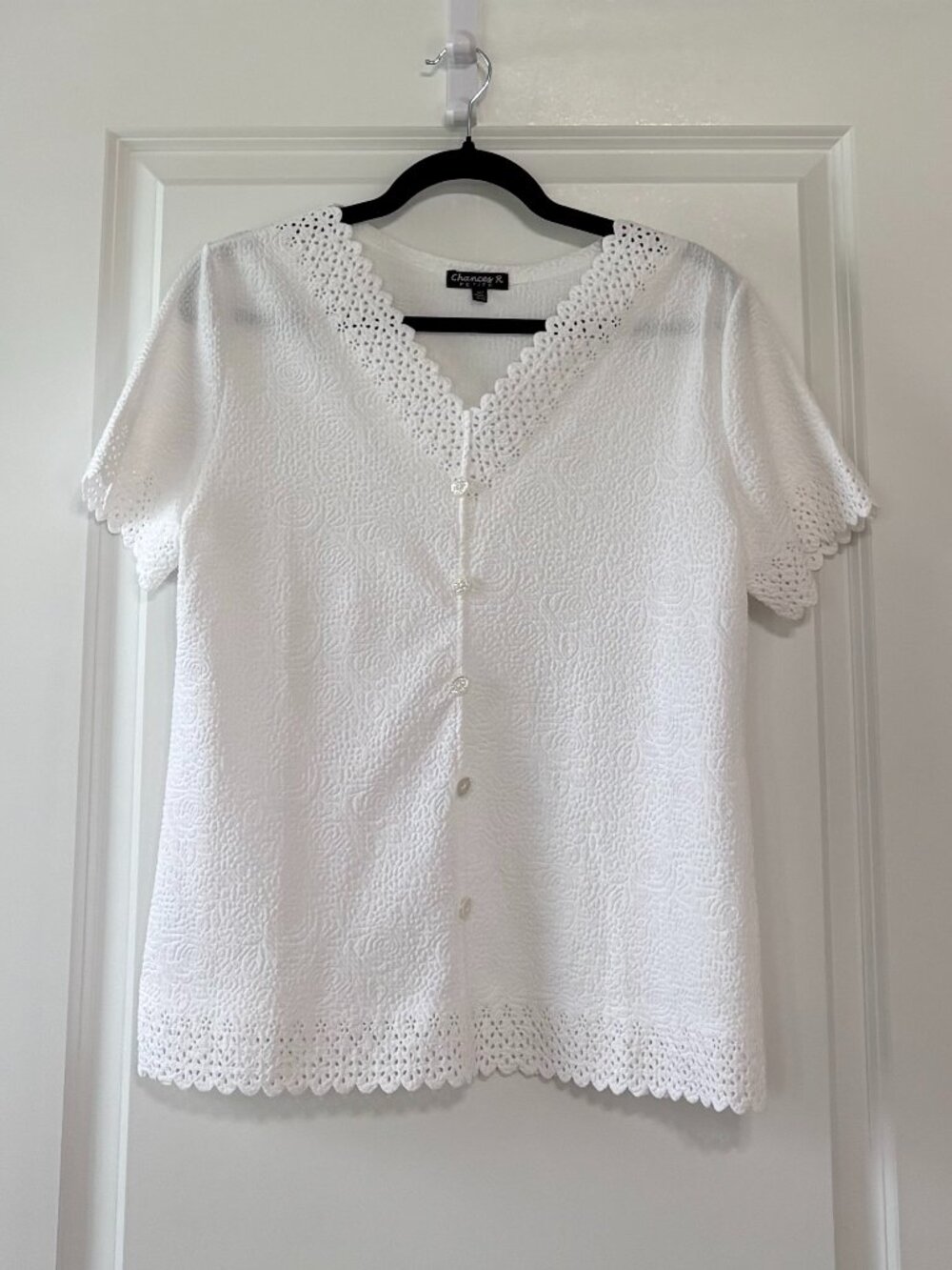 Chances R White Split-Neck Seersucker Blouse Decorative Glitter Buttons Size PL